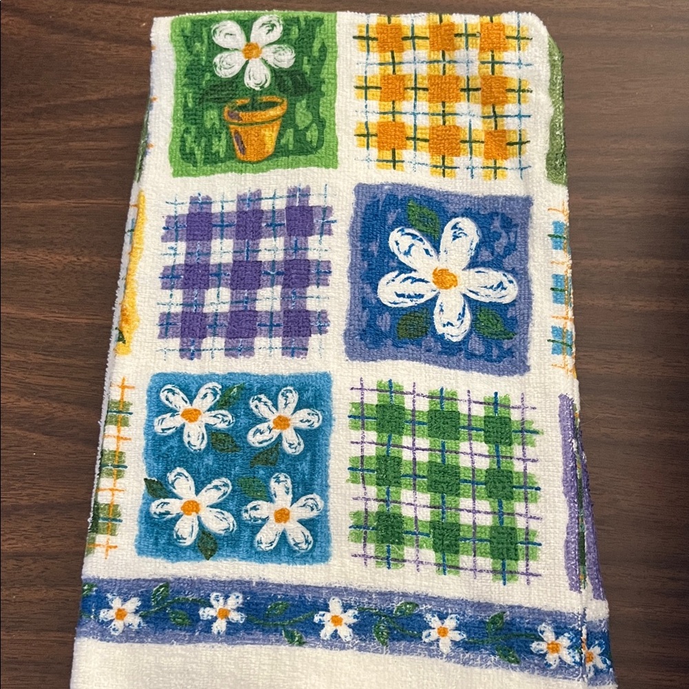 Easter Bunny & Carrot Kitchen Towels - Green, White, Pink Bundle of 11 towels - Picture 8 of 9